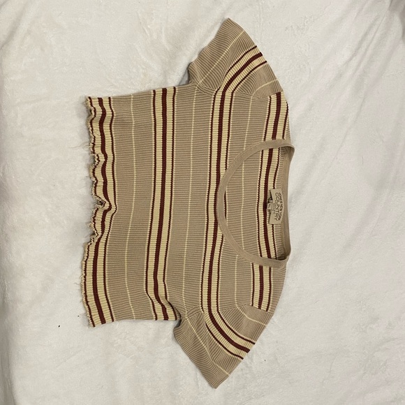 Retro Neutral Stripe Crop Top 🤍 - Picture 2 of 4